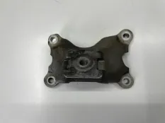 Кронштейн двигателя левый Audi A6 C6 4F2 СЕДАН AUK