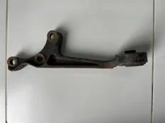 Опора редуктора передняя Toyota Hilux 7 2010