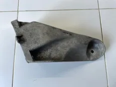 Кронштейн двигателя правый Volkswagen Touareg 2