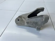 Кронштейн двигателя правый Ford Transit 7 JXFA 2.4