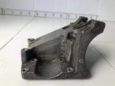 Кронштейн компрессора кондиционера Ford Focus 2