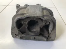 Опора двигателя правая Volkswagen Passat B7 2011