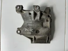 Кронштейн компрессора кондиционера Mitsubishi