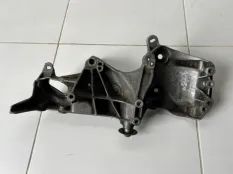 Кронштейн генератора Renault Logan 1