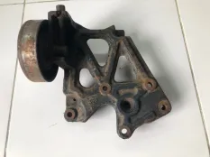 Кронштейн компрессора кондиционера Mitsubishi