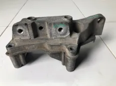 Кронштейн двигателя правый Skoda Octavia A5 1Z3