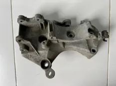 Кронштейн генератора Renault Sandero 2