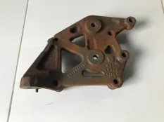 Кронштейн компрессора кондиционера Dodge Neon 1