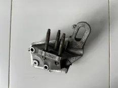 Кронштейн двигателя правый Ford Focus 1