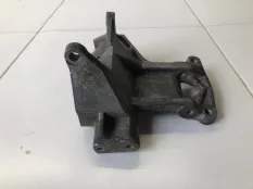 Кронштейн компрессора кондиционера Subaru Forester