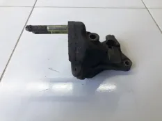 Кронштейн опоры двигателя правый Mitsubishi Space
