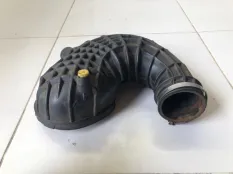 Патрубок воздухозаборника Audi 100 C3 2.2 1987