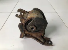 Опора двигателя левая Kia Sportage 2 KM G4GC 2.0