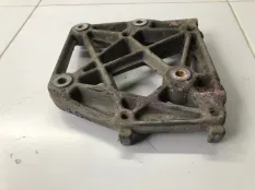 Кронштейн компрессора кондиционера Nissan Cefiro