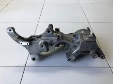 Кронштейн компрессора кондиционера Nissan Cabstar