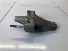 Кронштейн двигателя правый Nissan Maxima A32 2.0