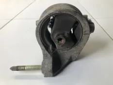 Опора двигателя правая Nissan Cefiro A32 1995