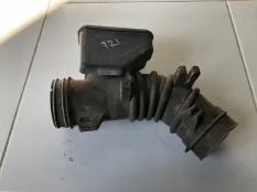 Патрубок воздушного фильтра Toyota Avensis 1 AT220