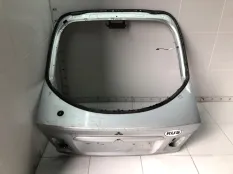Дверь багажника Mitsubishi Carisma