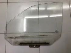 Стекло двери переднее левое Лада 2111