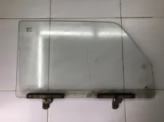 Стекло двери переднее правое Лада 2105