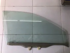 Стекло двери переднее правое Nissan Maxima 4 A32