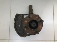 Кулак поворотный передний правый Nissan Almera