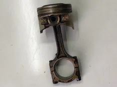 Поршень с шатуном Mitsubishi Carisma DA 4G92 1.6