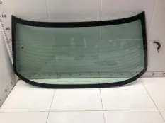 Стекло заднее Mitsubishi Carisma DA1A 4G92 1.6