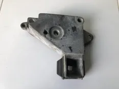 Кронштейн двигателя правый Renault Symbol 1 СЕДАН