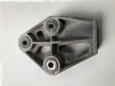 Кронштейн двигателя правый Daewoo Nexia 1.5