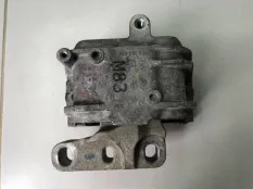 Опора двигателя правая Volkswagen Passat B7 СЕДАН