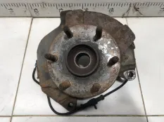 Кулак поворотный передний левый Cadillac Escalade