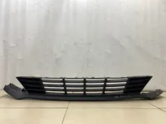 Решетка в бампер центральная передняя Kia Rio 4 FB