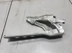 Петля капота левая Skoda Octavia A5