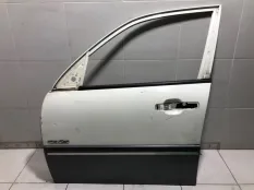 Дверь передняя левая SsangYong Rexton 1 Y290