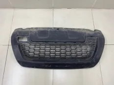 Решетка в бампер центральная Renault Duster 1