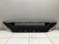 Решетка в бампер центральная Toyota RAV4 XA50