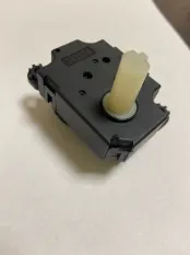 Моторчик заслонки отопителя Mitsubishi Lancer 10