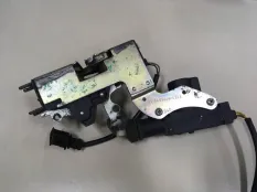 Замок двери передний правый Chevrolet Niva