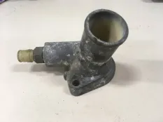 Крышка термостата Toyota Camry XV10 1985