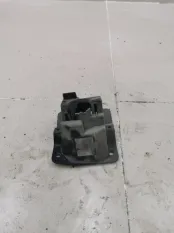 Кронштейн форсунки омывателя фары левый Skoda