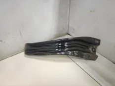 Кронштейн бампера передний левый Mitsubishi L200 4