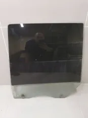 Стекло двери заднее левое Hyundai Santa Fe 1 SM