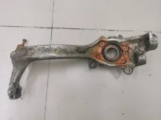 Кулак поворотный передний левый Audi A8 D3 4E