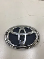 Эмблема на решетку радиатора Toyota Fortuner 2