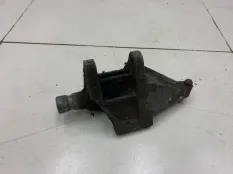 Кронштейн двигателя передний Audi 100 C3