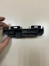 Кронштейн бампера задний правый Toyota RAV4 CA40