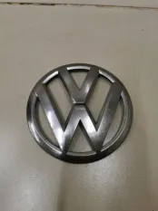 Эмблема на решетку радиатора Volkswagen Polo 5