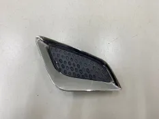 Накладка бампера передняя правая Mitsubishi